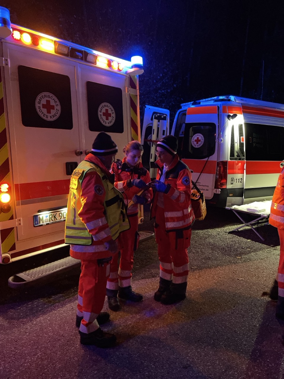 Der Einsatzleiter weist das Sichtungsteam ein