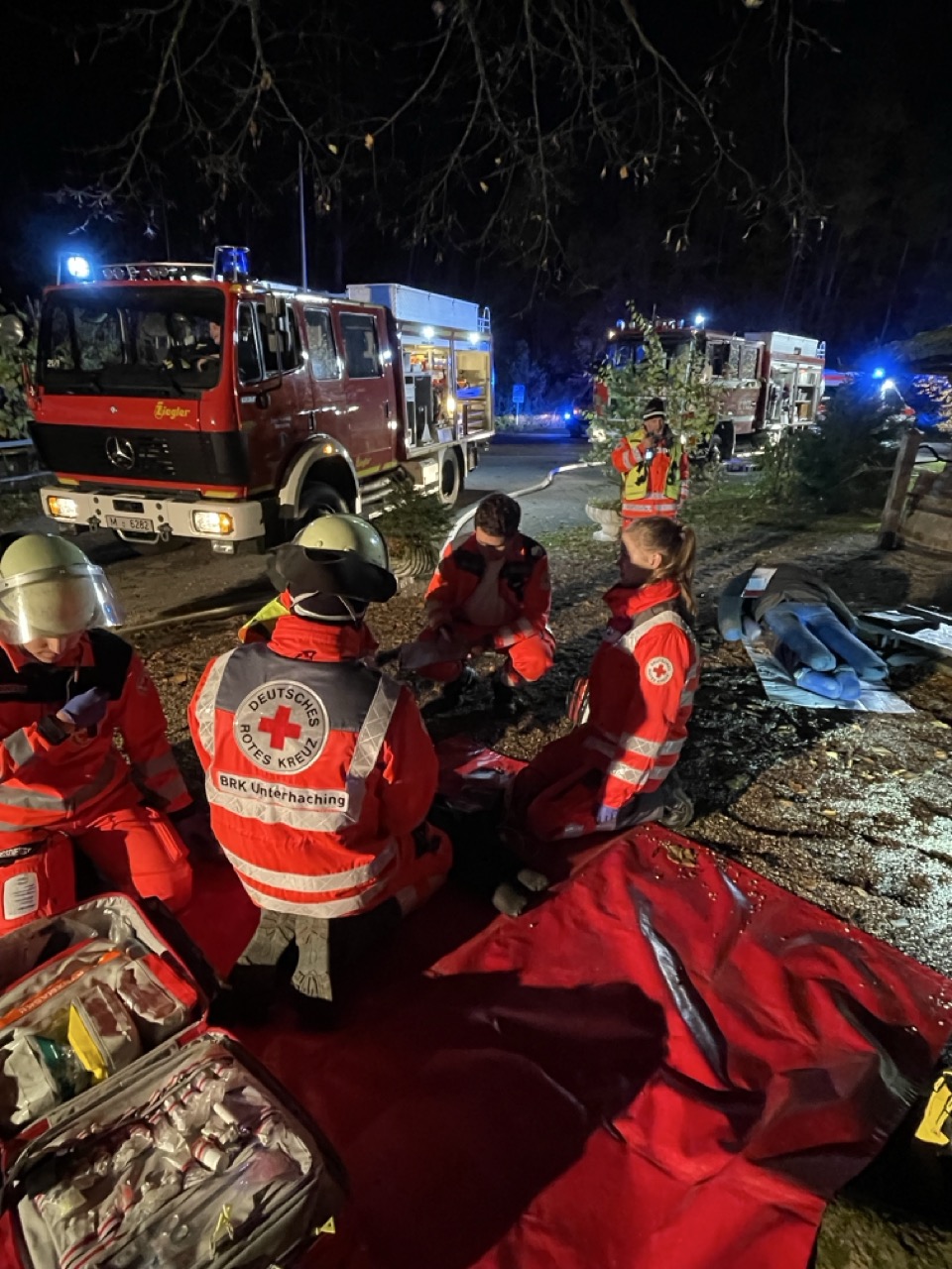 Patient wird an der Patientenablage versorgt